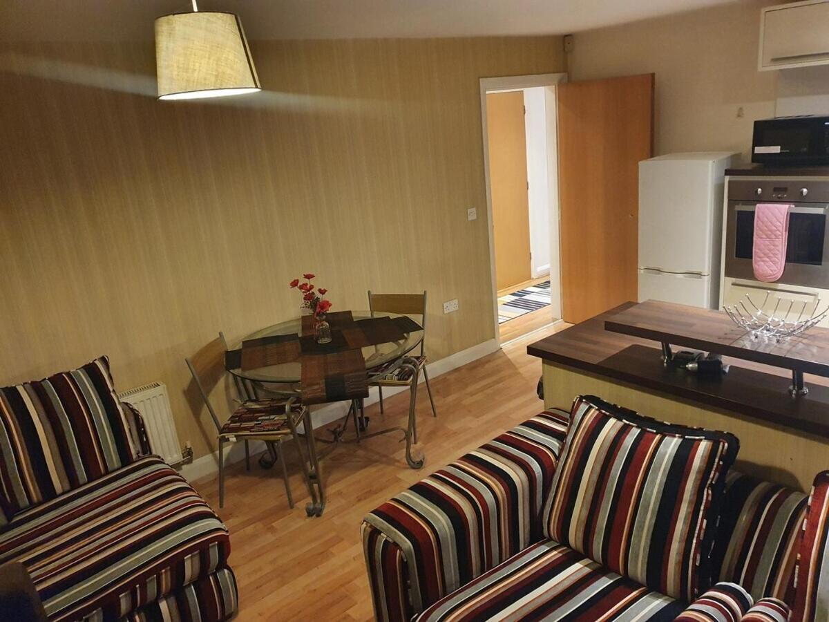 Two Bedroom Apartment, Free Parking, Close To Uclan And Free Wifi بريستون المظهر الخارجي الصورة