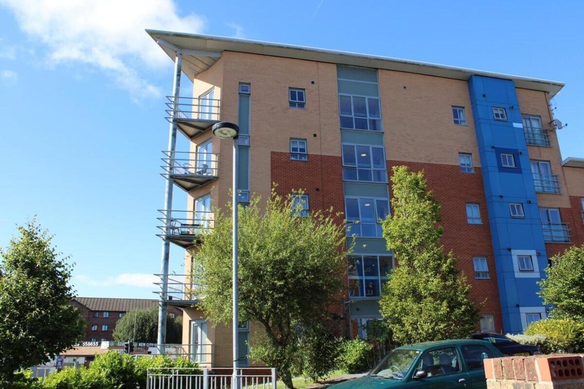 Two Bedroom Apartment, Free Parking, Close To Uclan And Free Wifi بريستون المظهر الخارجي الصورة