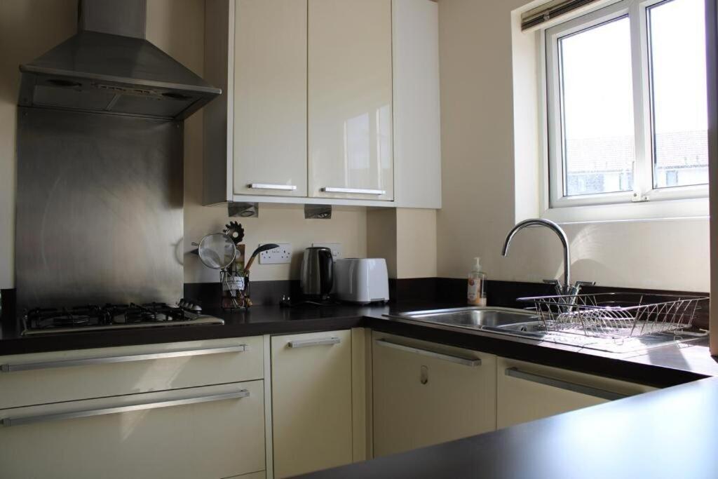 Two Bedroom Apartment, Free Parking, Close To Uclan And Free Wifi بريستون المظهر الخارجي الصورة