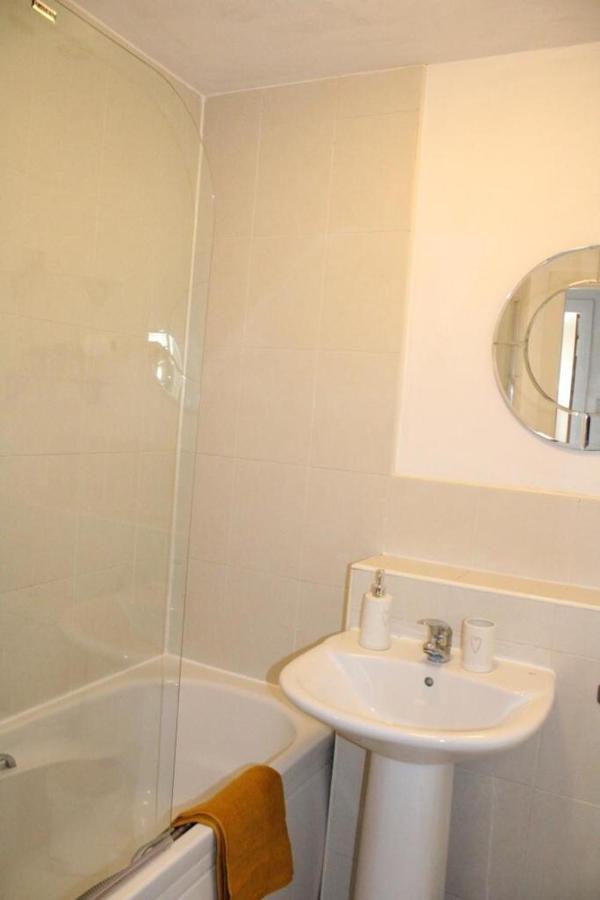Two Bedroom Apartment, Free Parking, Close To Uclan And Free Wifi بريستون المظهر الخارجي الصورة
