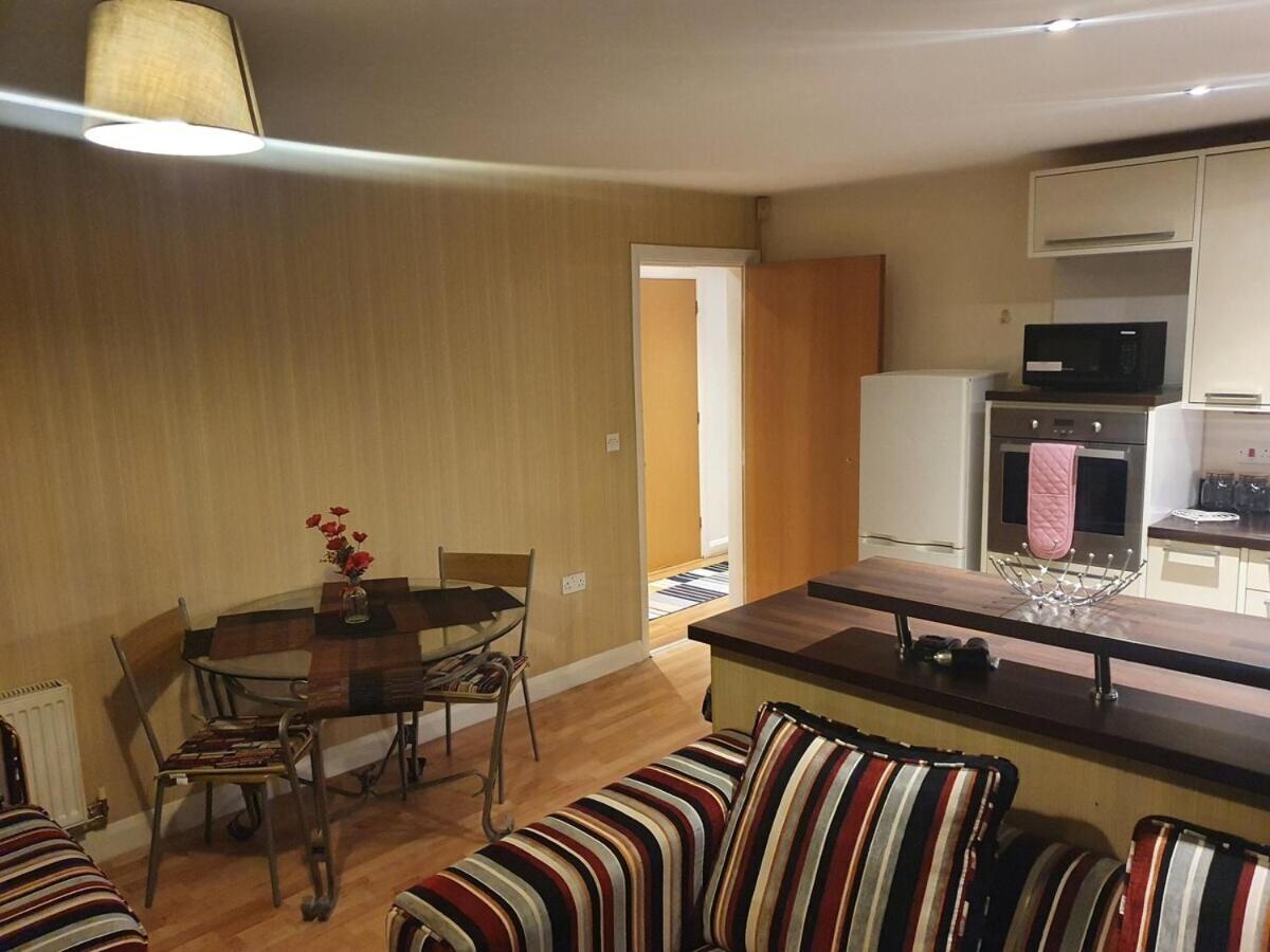 Two Bedroom Apartment, Free Parking, Close To Uclan And Free Wifi بريستون المظهر الخارجي الصورة